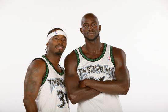 边后卫压上 边后卫压上